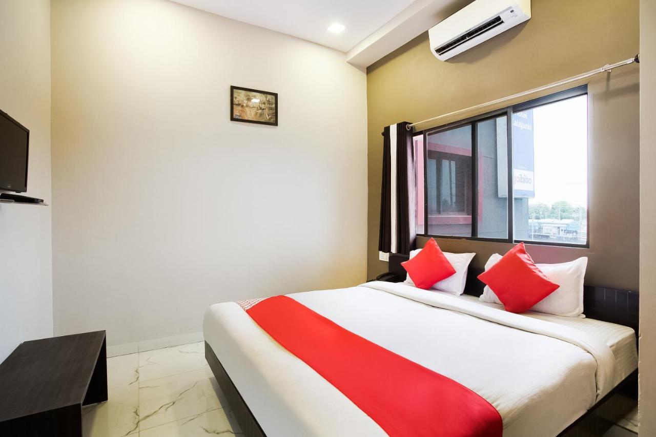Oyo 39381 Kalajanki Hotel Ujjain Eksteriør billede
