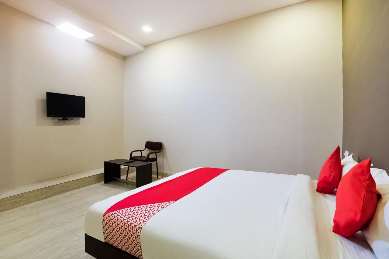 Oyo 39381 Kalajanki Hotel Ujjain Eksteriør billede