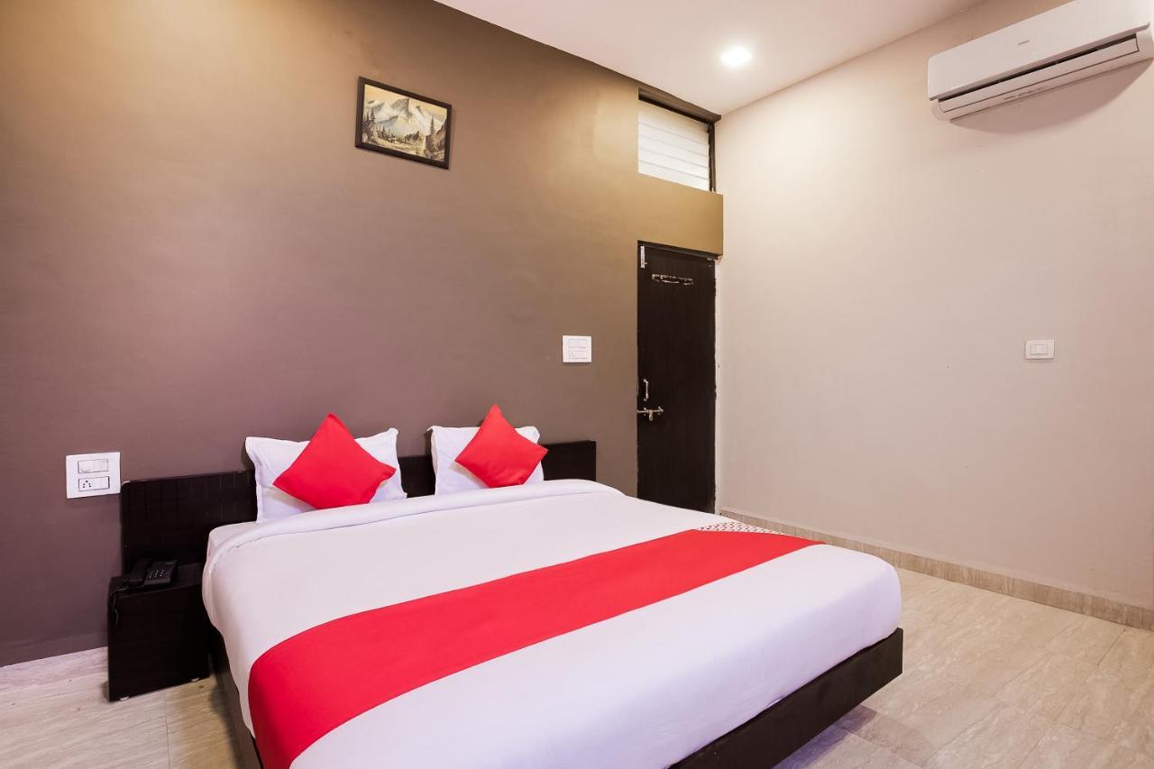 Oyo 39381 Kalajanki Hotel Ujjain Eksteriør billede
