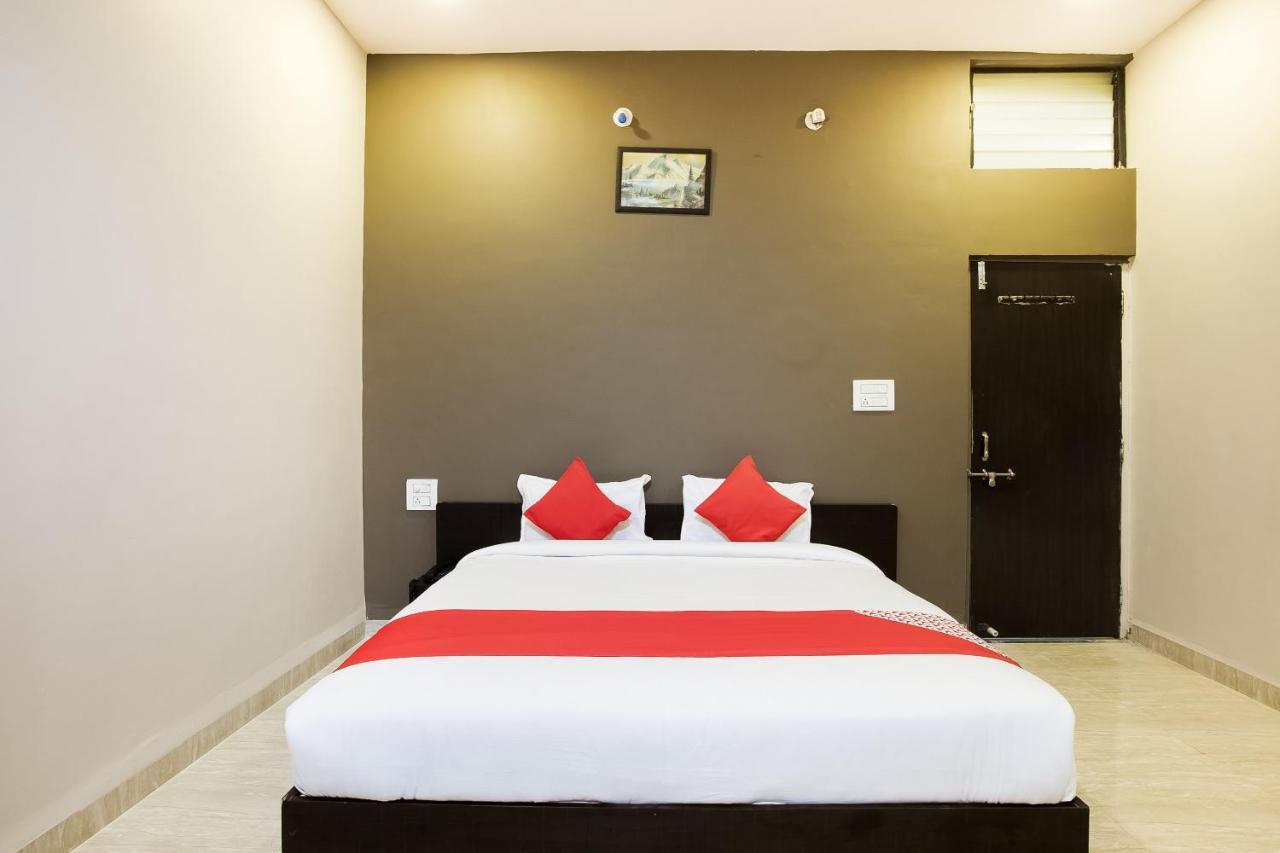 Oyo 39381 Kalajanki Hotel Ujjain Eksteriør billede